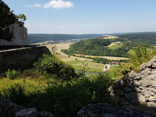 Blick vom Schloss Arnsberg in das Tal